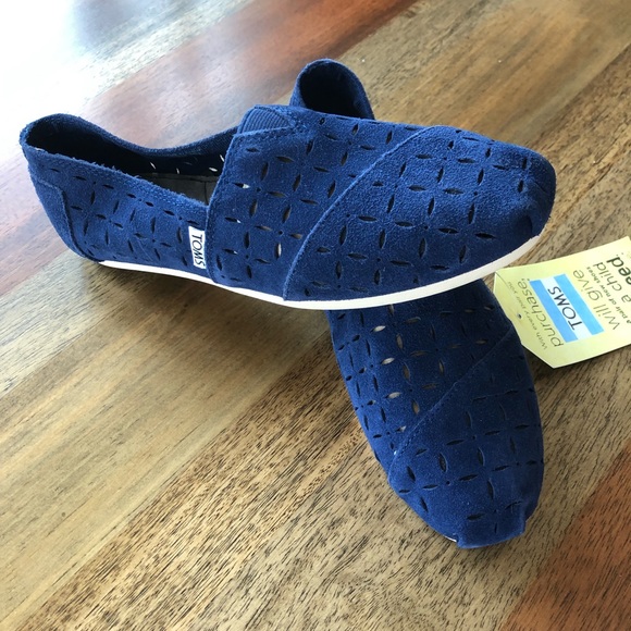 Toms Shoes - TOMS Women’s Navy Suede Cut-out Classic Sandals